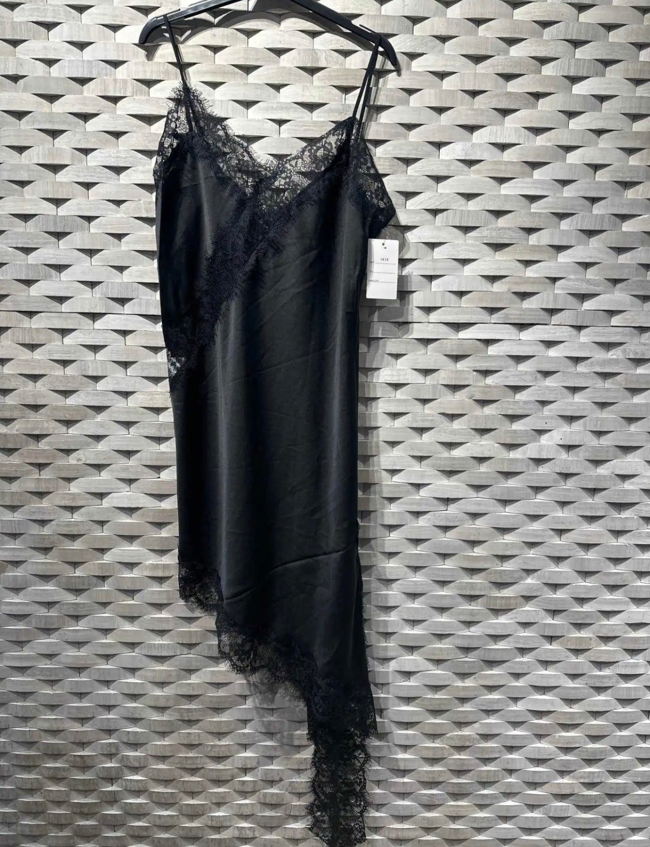 Robe Dentelle Asymétrique